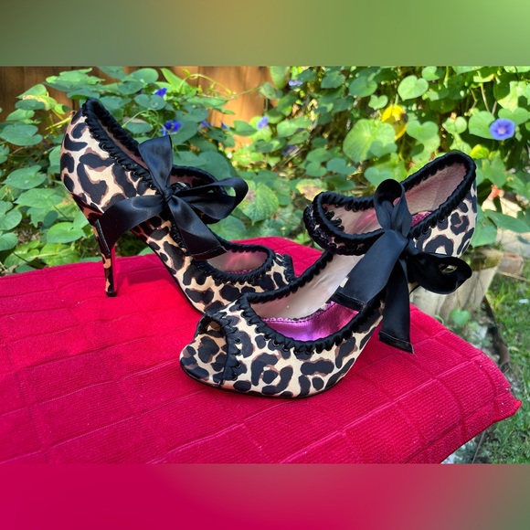 Betsey Johnson Calandra Leopard Print Ribbon Tie High Heel Sandals Size 8.5 NWOB - Picture 7 of 7
